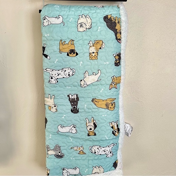 50” x 60” Quilted Sherpa Throw Blanket With Puppy Dog Design - Picture 5 of 6